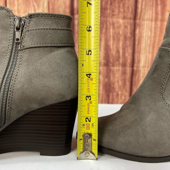 Maurices Rachel Gray faux suede wedge boho bootie boot women’s size 7 - Picture 17 of 17